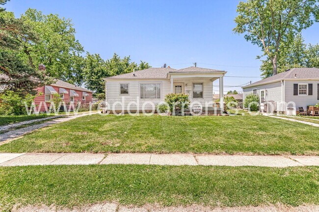 Building Photo - 1742 N Whittier Pl