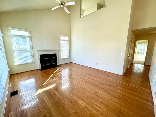 Building Photo - 3 Bed 2.5 Bath Beautiful Home Located North West Greensboro!