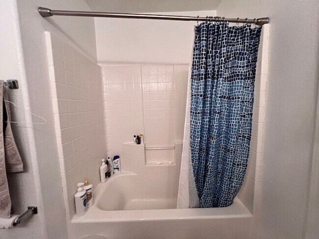 Building Photo - 3 Br 2Ba House with Garage and fenced yard**FURNISHED**