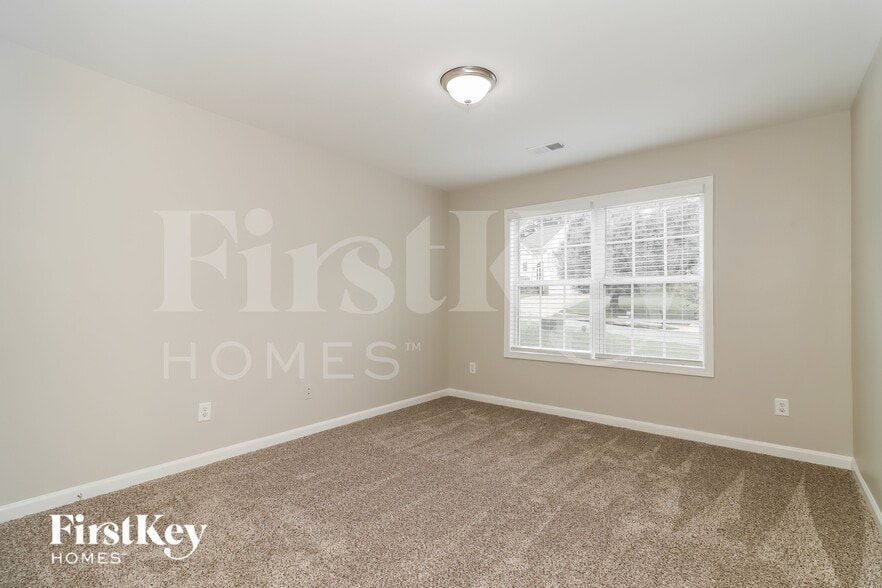 Building Photo - 528 Valleyside Dr