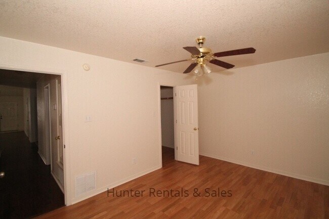 Building Photo - 4301 Thunder Creek Dr