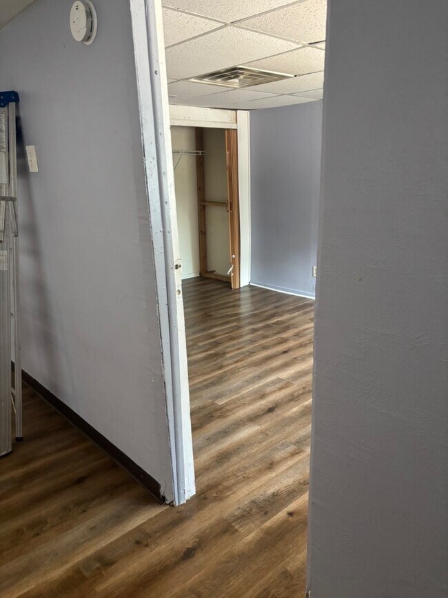Building Photo - 213 Elm