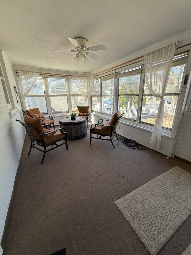 Building Photo - Four Bedroom House in La Crosse
