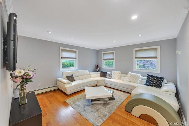 Building Photo - 4 2nd St