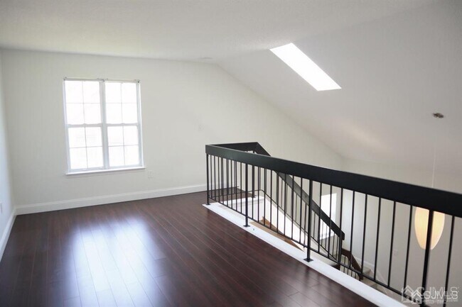 Building Photo - 1306 Commons at Kingswood Dr