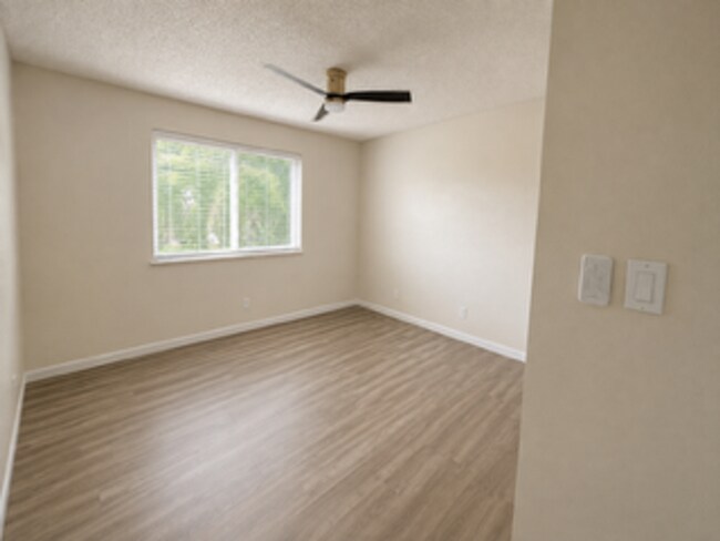 Building Photo - 2117 Palisade Ave