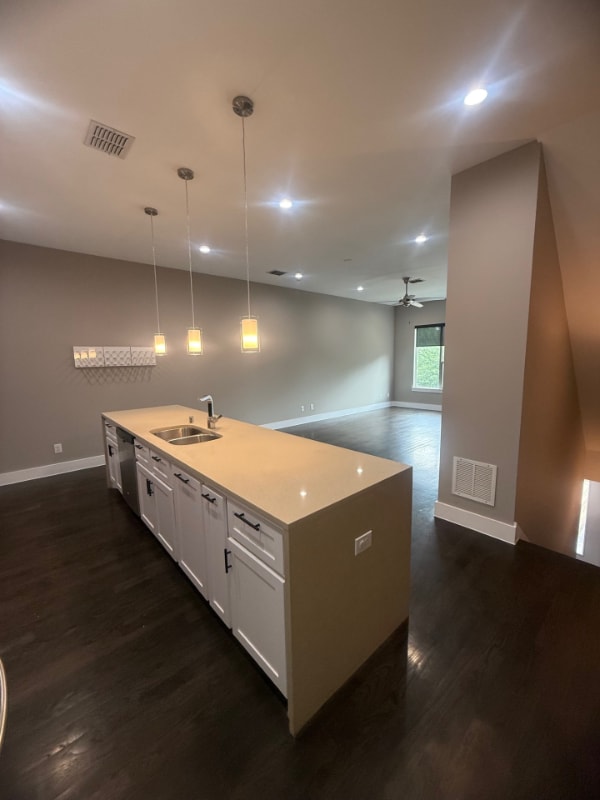 Building Photo - 3008 Zenia Dr