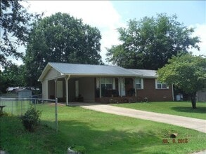 Building Photo - 69 Woodfern Ave