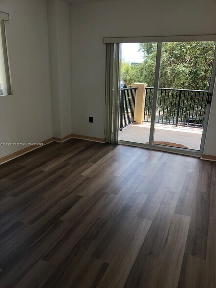 Building Photo - 3410 Coral Way