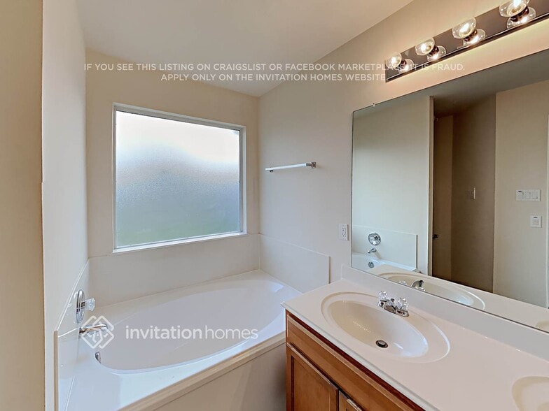 Building Photo - 2411 Cardinal Elm St