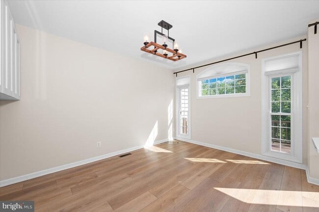 Building Photo - 4576 Fair Valley Dr