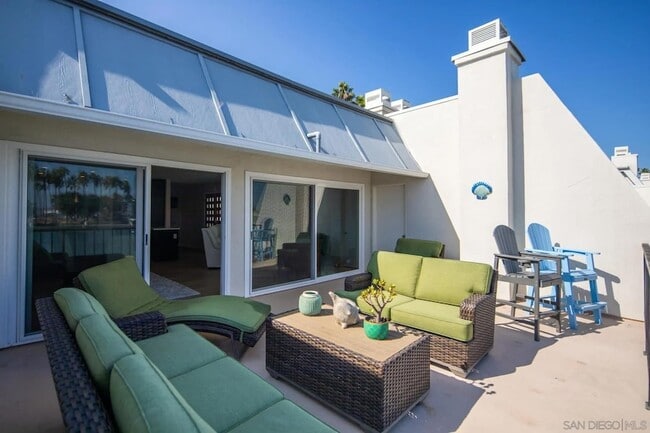 Building Photo - 8 Antigua Ct