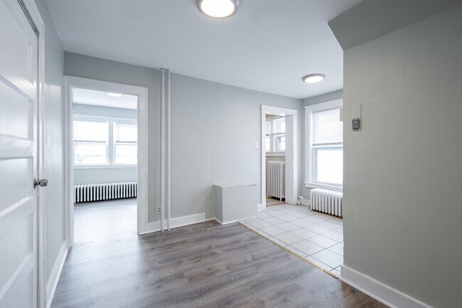 Building Photo - 1327 1st St