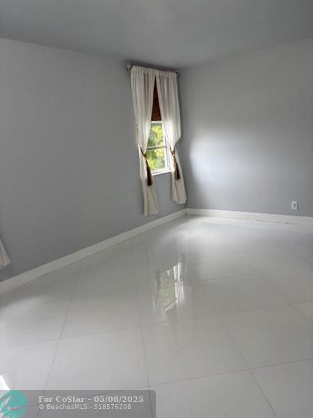 Building Photo - 1811 Sabal Palm Dr