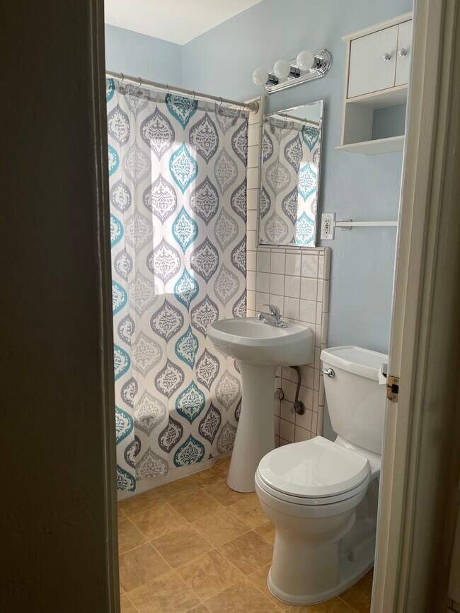 Building Photo - 313 Bond St