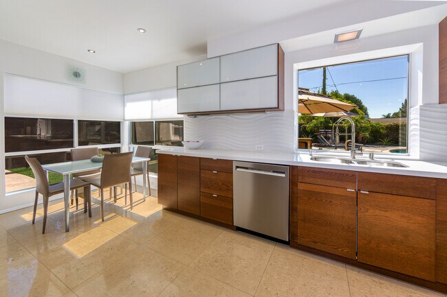 Building Photo - 17548 Marilla St