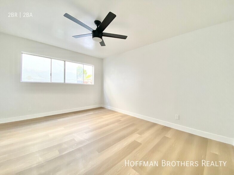 Building Photo - 136 S Oxford Ave