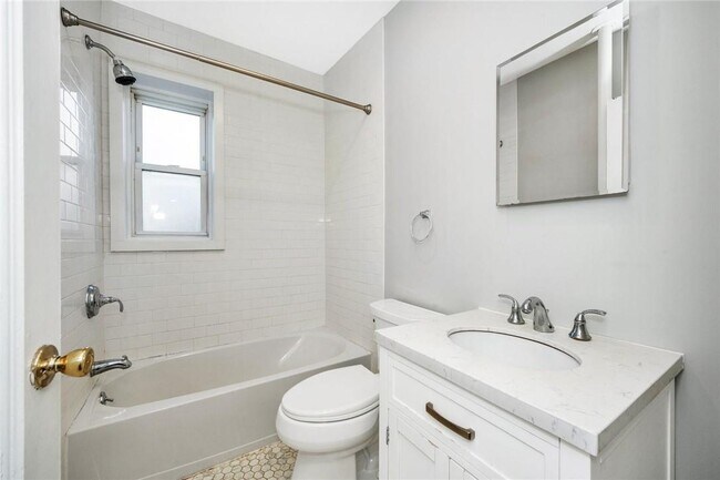 Building Photo - 10 Oakridge Pl