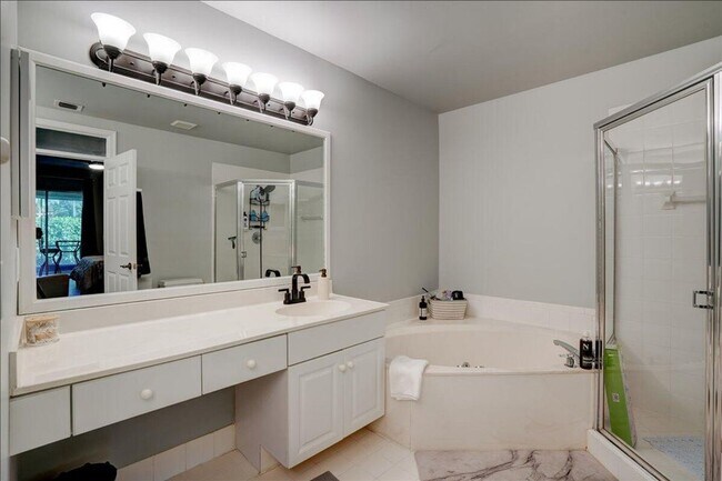 Building Photo - 10173 Andover Coach Cir