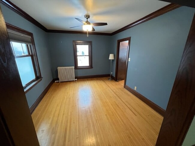 Building Photo - Duluth MN - 3 Bedroom - 2 Bath - 1 Car Gar...