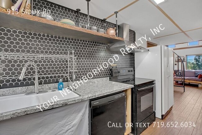 Building Photo - 913 Sioux Rd