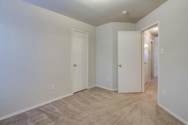 Building Photo - 10708 Braemoor Dr