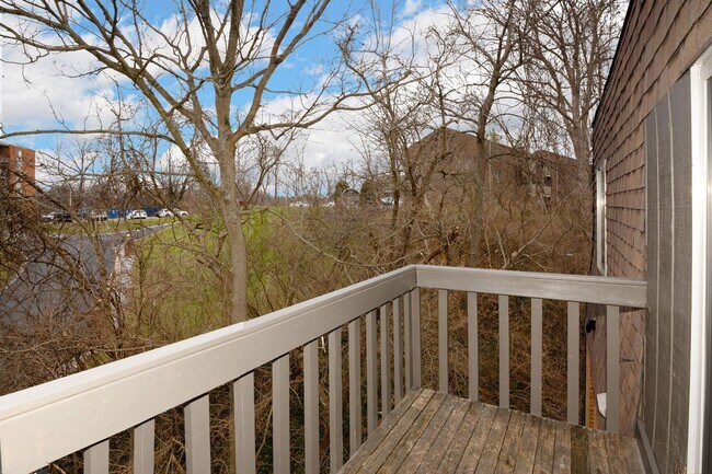 Building Photo - 5464 Beechmont Ave