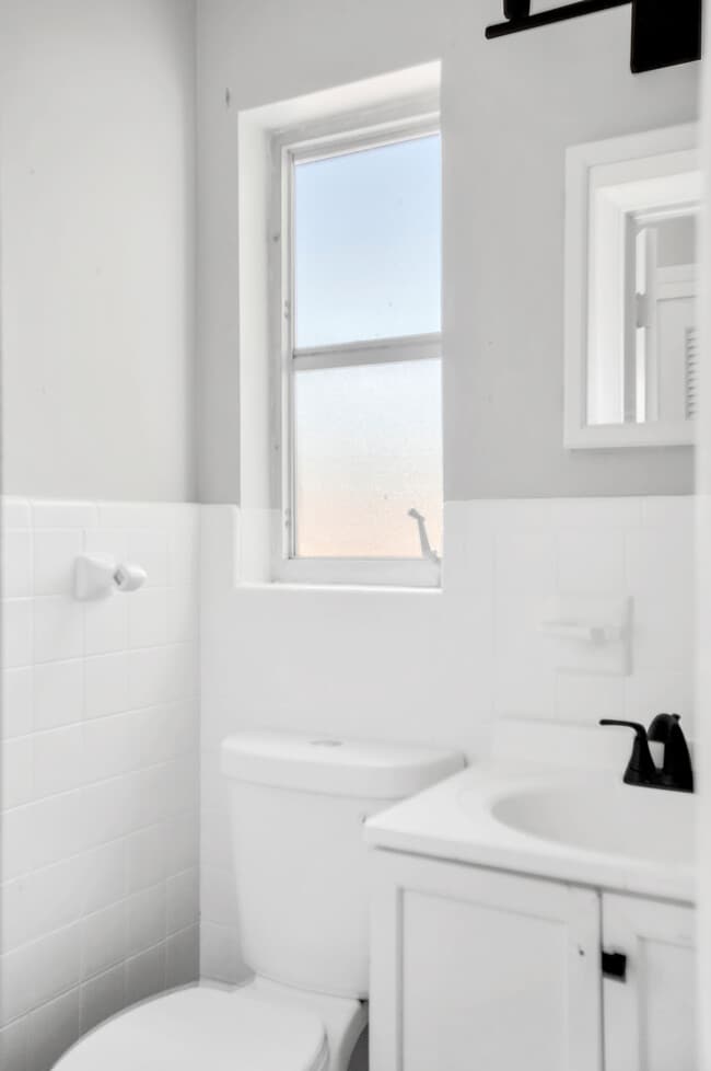 Building Photo - 310 1/2 S Mars