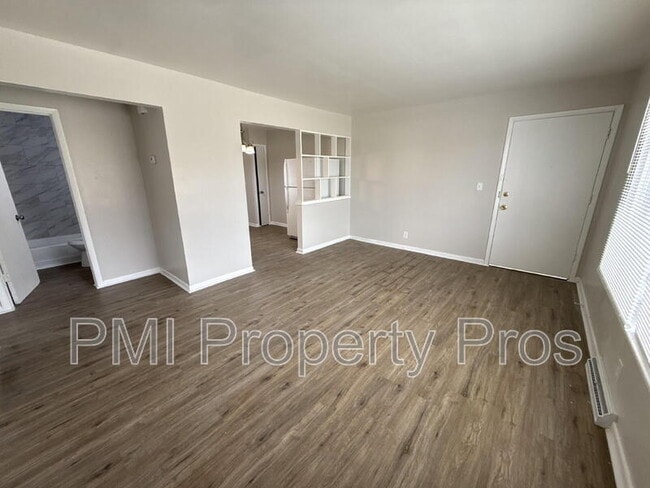 Building Photo - 7701 W Hampton Ave