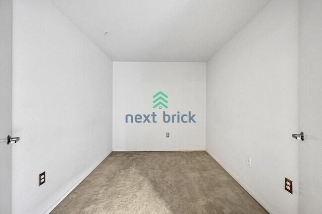 Building Photo - Modern Studio in the Heart of Seattle For ...