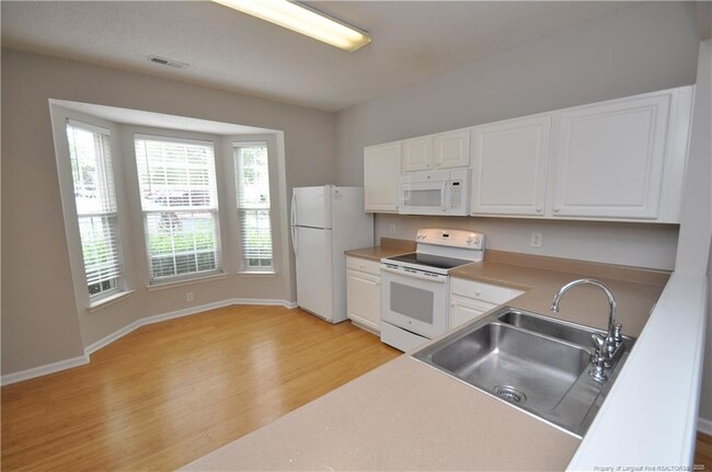 Building Photo - 404 Canyon Lake Cir