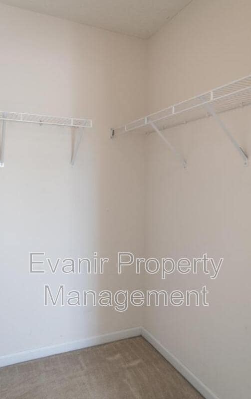 Building Photo - 2257 Murphy Ln E