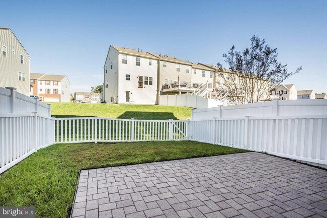 Building Photo - 1693 Mohegan Dr