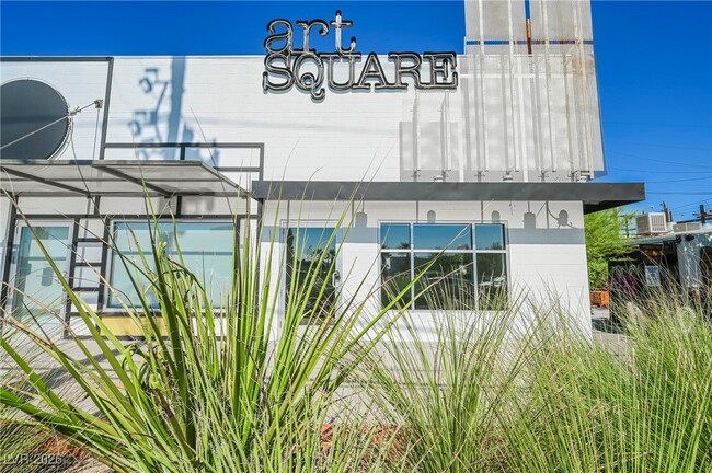 Building Photo - 353 E Bonneville Ave