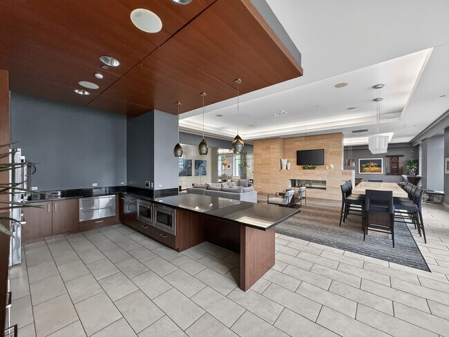 Building Photo - 61 W Hubbard St