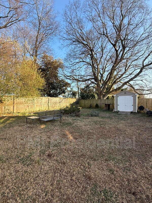 Building Photo - 1041 Greenview Dr