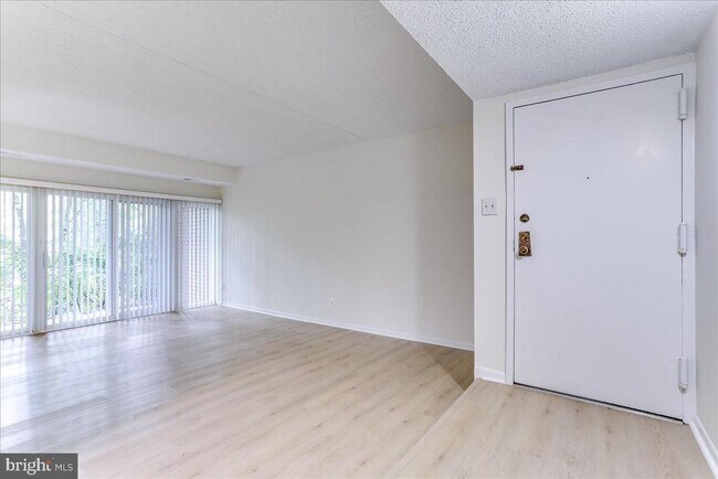 Building Photo - 11823 Breton Ct