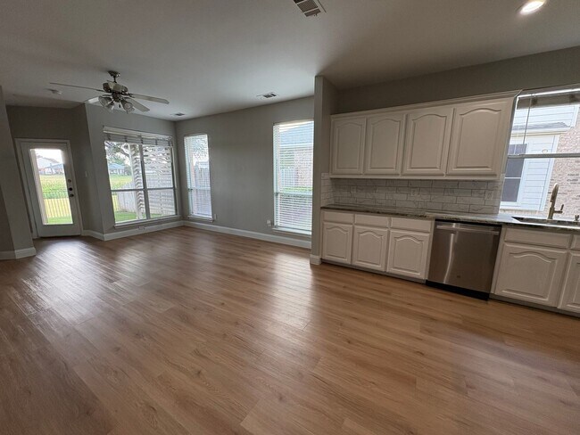 Building Photo - GREAT Home in NWISD with Amenities!