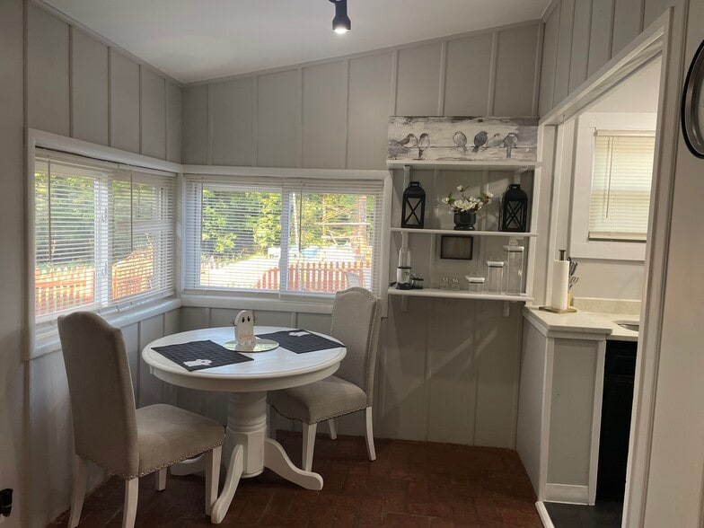 Building Photo - 415 W Camp Ground Rd