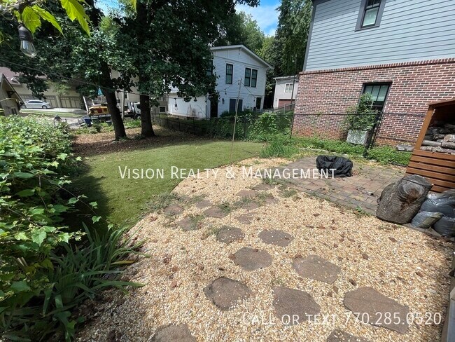 Building Photo - 356 Sinclair Ave NE