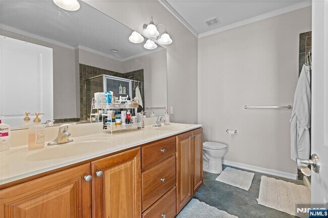 Building Photo - 407 River Place