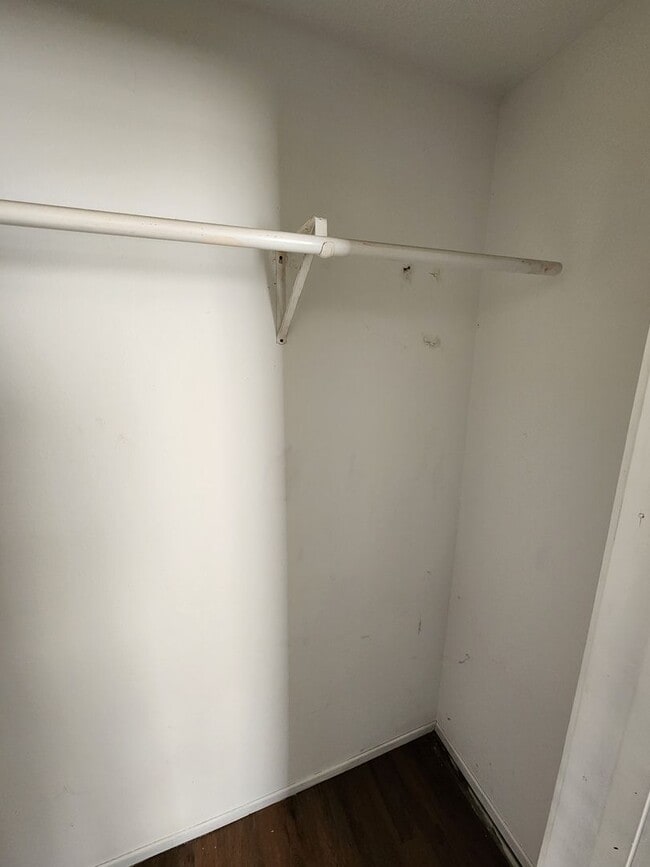 Building Photo - Spacious 1-Bedroom, 1-Bathroom HOUSE AVAILABLE NOW!!