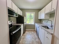 Building Photo - 1 Bedroom, 1 Bathroom Apartment In Desirable Location!