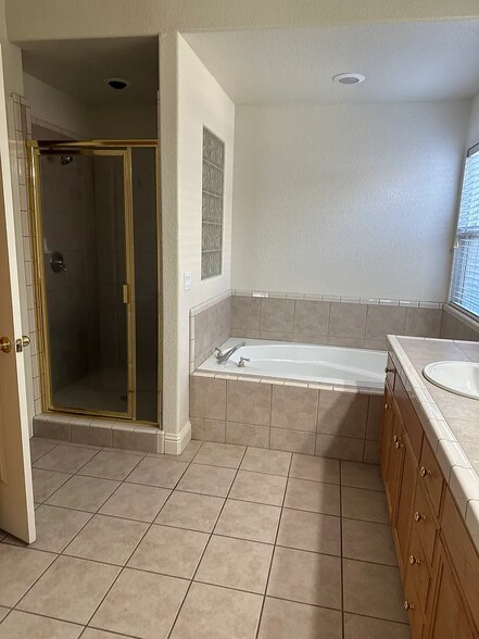 Building Photo - 2980 Hazelwood Way