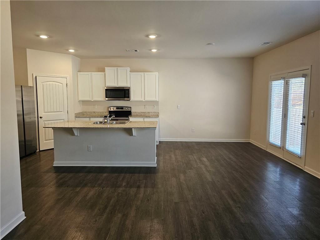 Building Photo - 490 Walnut Grv Wy