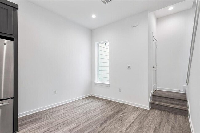 Building Photo - 2804 S 1st St