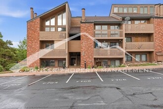 Building Photo - Spacious Condo with Washer/Dryer and Central AC