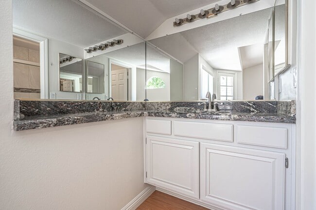 Building Photo - COMING SOON! Single Story 3 Bedroom in Mou...