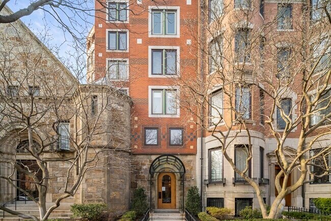 Building Photo - 492 Beacon St