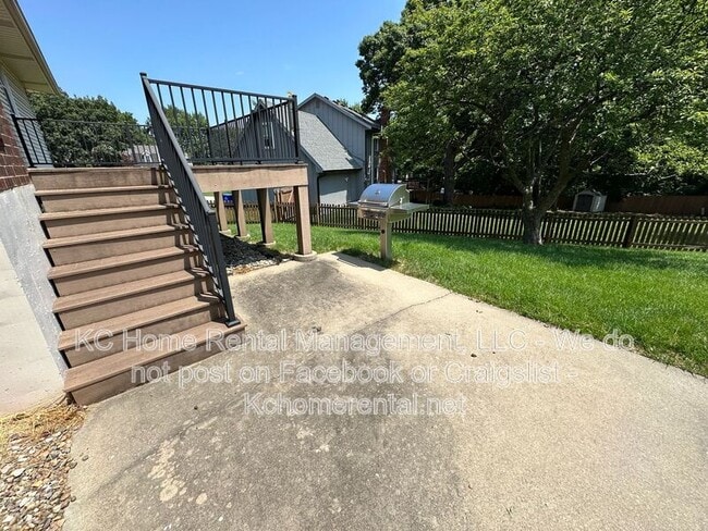 Building Photo - 6119 Cottonwood Dr